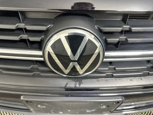 Used 2023 Volkswagen Jetta Sport image 9