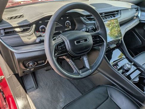 Certified 2023 Jeep Grand Cherokee Overland AWD/4WD image 11