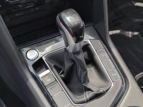 Used 2025 Volkswagen Taos SE AWD/4WD image 19