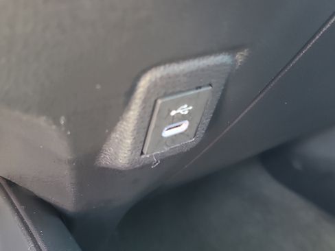 Used 2025 Toyota Corolla LE FWD image 28