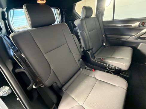 Used 2022 Lexus GX 460 Premium w/ Accessory Package image 32