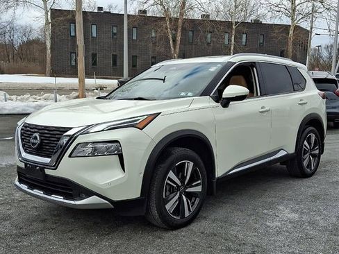 Used 2023 Nissan Rogue Platinum w/ Platinum Premium Package image 3