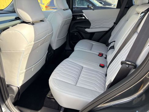 New 2026 Mitsubishi Outlander SEL image 6