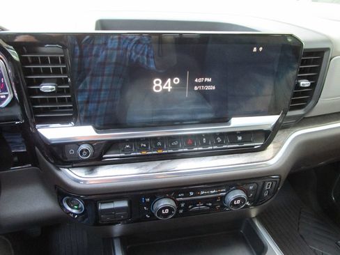 Used 2024 Chevrolet Silverado 1500 LTZ AWD/4WD image 43