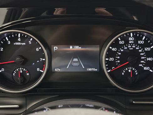 Used 2024 Kia Carnival EX FWD image 16
