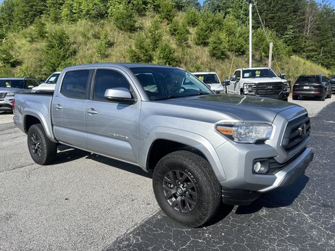 Used 2021 Toyota Tacoma SR5 RWD image 9