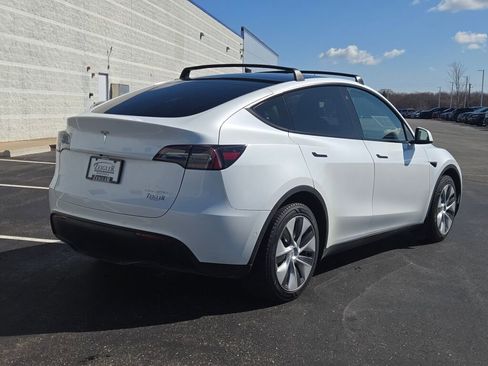 Used 2022 Tesla Model Y Long Range image 10