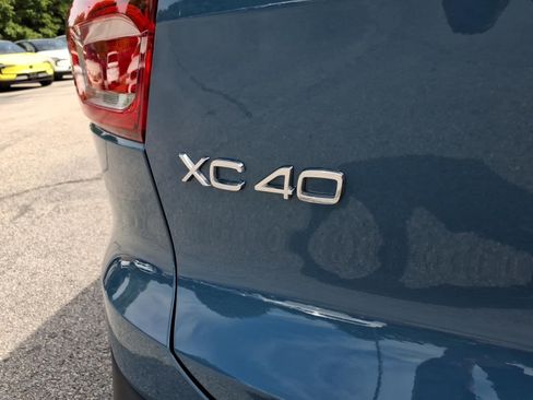 Certified 2023 Volvo XC40 B4 Ultimate FWD image 5