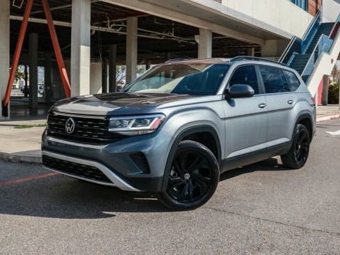 Used 2023 Volkswagen Atlas SE w/ Black Wheel Package image 1