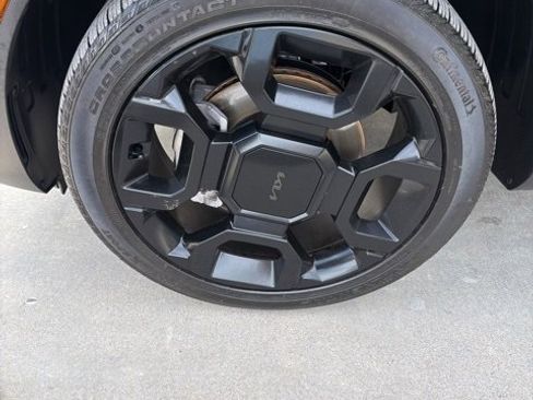 Certified 2025 Kia Sorento SX image 9