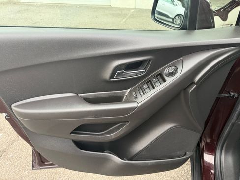 Used 2020 Chevrolet Trax LT image 15