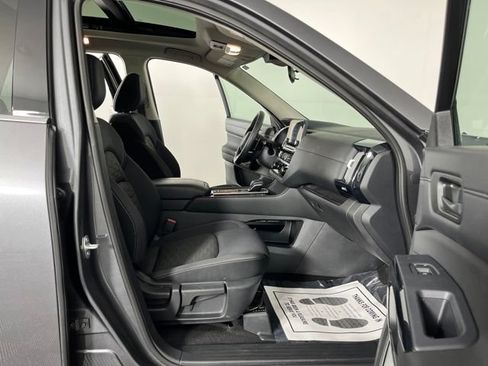 Used 2025 Nissan Pathfinder SV w/ SV Premium Package FWD image 40