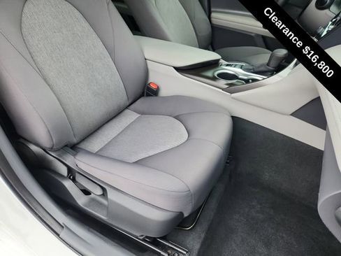 Used 2022 Toyota Camry LE image 21