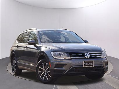 Used 2020 Volkswagen Tiguan SE w/ Panoramic Sunroof Package