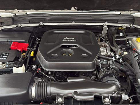 Certified 2020 Jeep Wrangler Sport AWD/4WD image 28