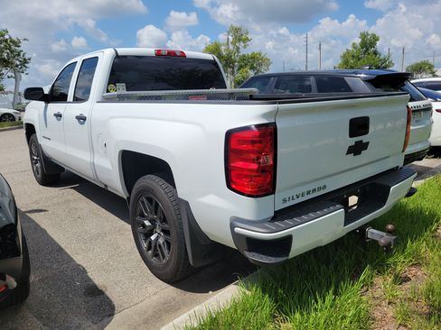 Used 2018 Chevrolet Silverado 1500 Custom w/ Custom Value Package RWD image 4