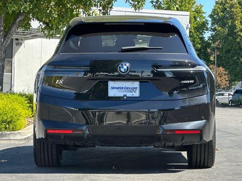 Used 2024 BMW iX xDrive50 w/ Sport Package AWD/4WD image 6