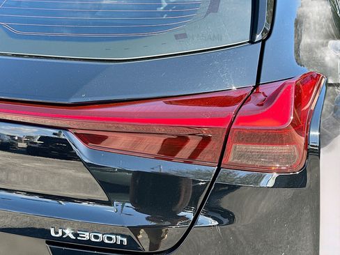 Used 2025 Lexus UX 300h FWD image 19