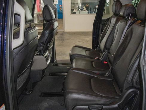 Used 2026 Kia Carnival EX image 14