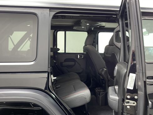 Used 2025 Jeep Wrangler Unlimited Rubicon AWD/4WD image 19