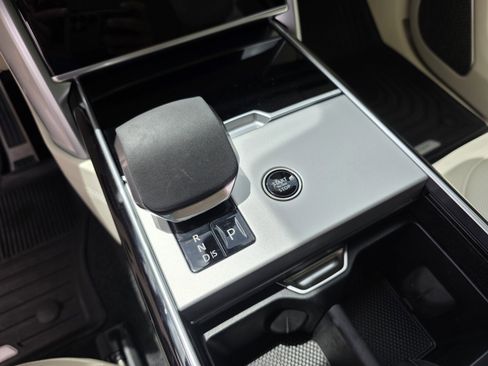 Used 2024 Land Rover Range Rover Autobiography image 23