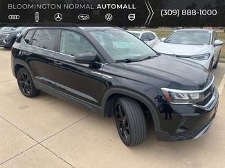 Used 2022 Volkswagen Taos SE image 1