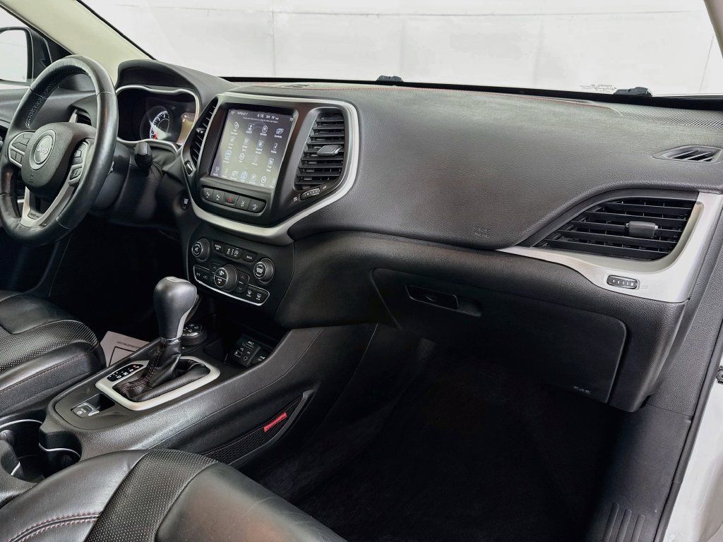 Used 2018 Jeep Cherokee Trailhawk w/ Quick Order Package 27L AWD/4WD image 36