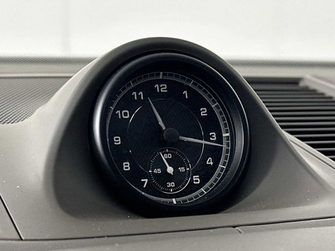 Certified 2025 Porsche Macan image 16