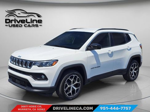 Used 2024 Jeep Compass Latitude AWD/4WD image 9