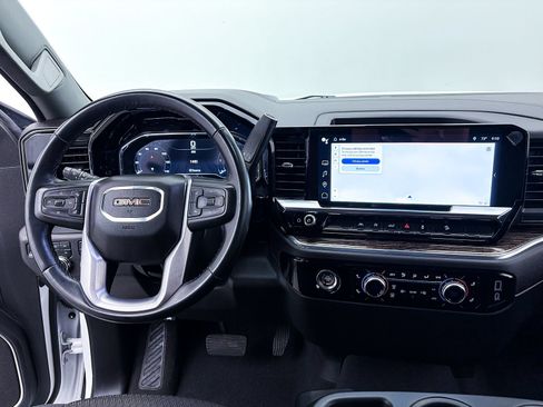 Used 2024 GMC Sierra 1500 Elevation w/ X31 Off-Road Package AWD/4WD image 5