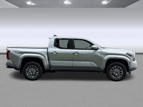 Used 2024 Toyota Tacoma Limited w/ Limited Package (LT) AWD/4WD image 8