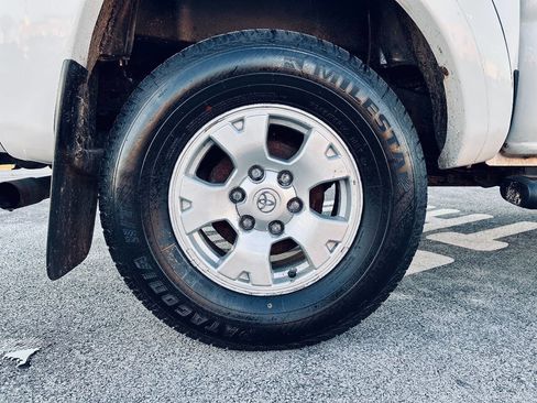 Used 2014 Toyota Tacoma 4x4 Double Cab w/ TRD Off-Road Package image 31