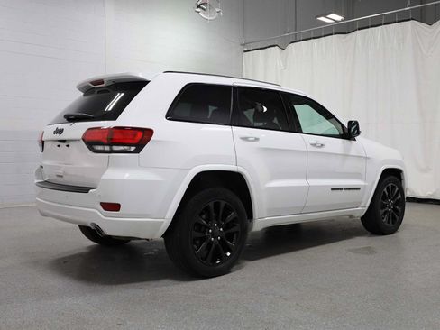 Used 2018 Jeep Grand Cherokee Altitude AWD/4WD image 9