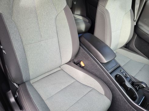 Used 2023 Volvo XC40 B5 Core image 16