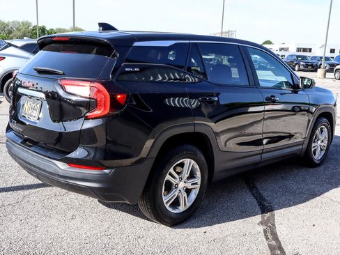 Used 2024 GMC Terrain SLE FWD image 4