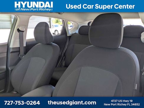 Certified 2025 Hyundai Kona SE FWD image 6