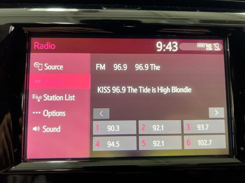 Used 2019 Toyota Camry SE FWD image 14