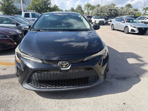 Used 2020 Toyota Corolla LE FWD image 2