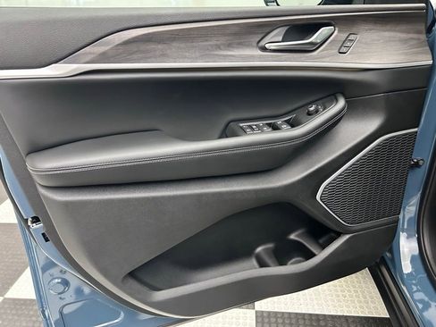 New 2026 Jeep Grand Cherokee Limited AWD/4WD image 10