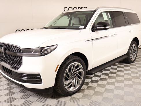 New 2026 Lincoln Navigator Premiere AWD/4WD image 10