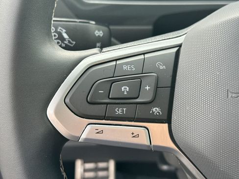 Used 2023 Volkswagen Tiguan SE R-Line FWD image 30