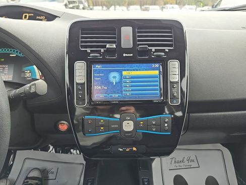Used 2014 Nissan Leaf SV w/ LED & Quick Charge Package image 24