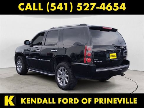 Used 2011 GMC Yukon Denali image 3
