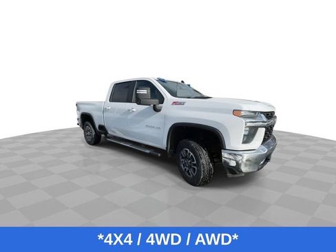 Used 2022 Chevrolet Silverado 2500 LT w/ Convenience Package image 2