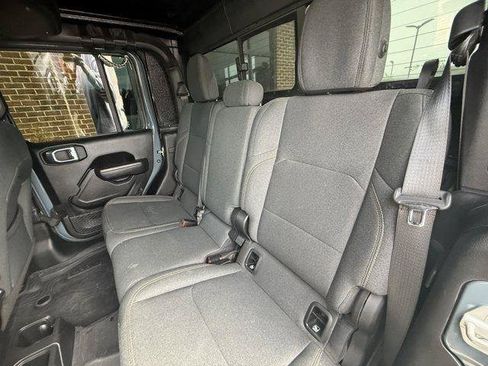 Used 2024 Jeep Gladiator Sport AWD/4WD image 14