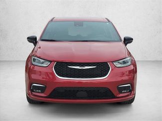Used 2025 Chrysler Pacifica Select video 2