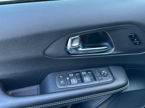 New 2026 Chrysler Pacifica Select image 11