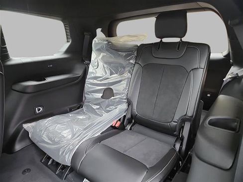 New 2025 Jeep Grand Cherokee L Altitude image 17