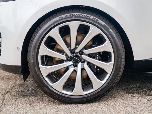 New 2026 Land Rover Range Rover Long Wheelbase Autobiography image 9