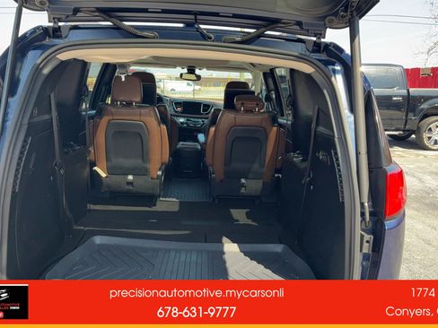 Used 2017 Chrysler Pacifica Limited image 16